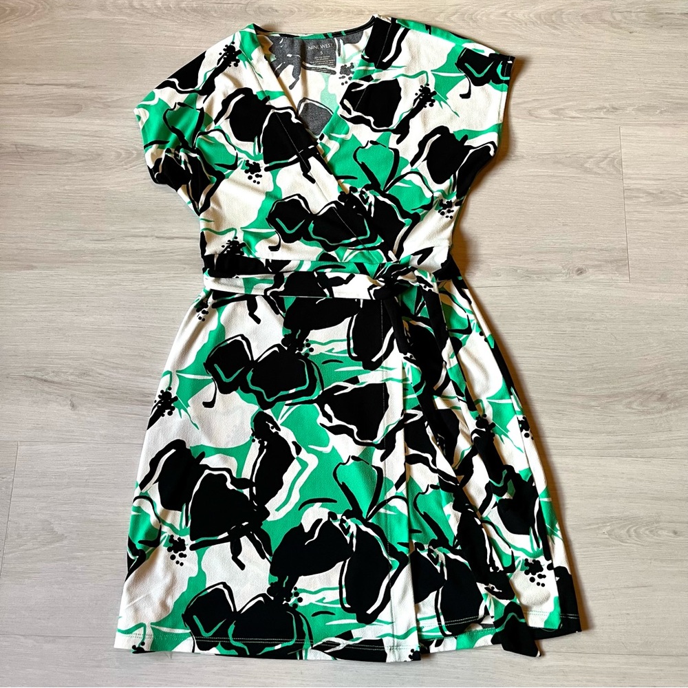 Nine West Floral Faux Wrap Belted Cap Sleeve Dress in Green and Black Size S